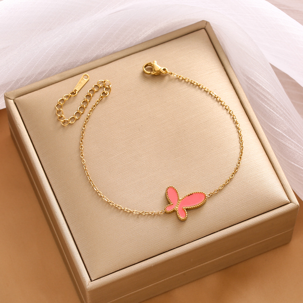 Pulsera de trébol de acero titanium vendedora caliente transfronteriza europea y americana con incrustaciones de concha pulsera colgante pulsera de diseño avanzado sin desvanecimiento al por mayor