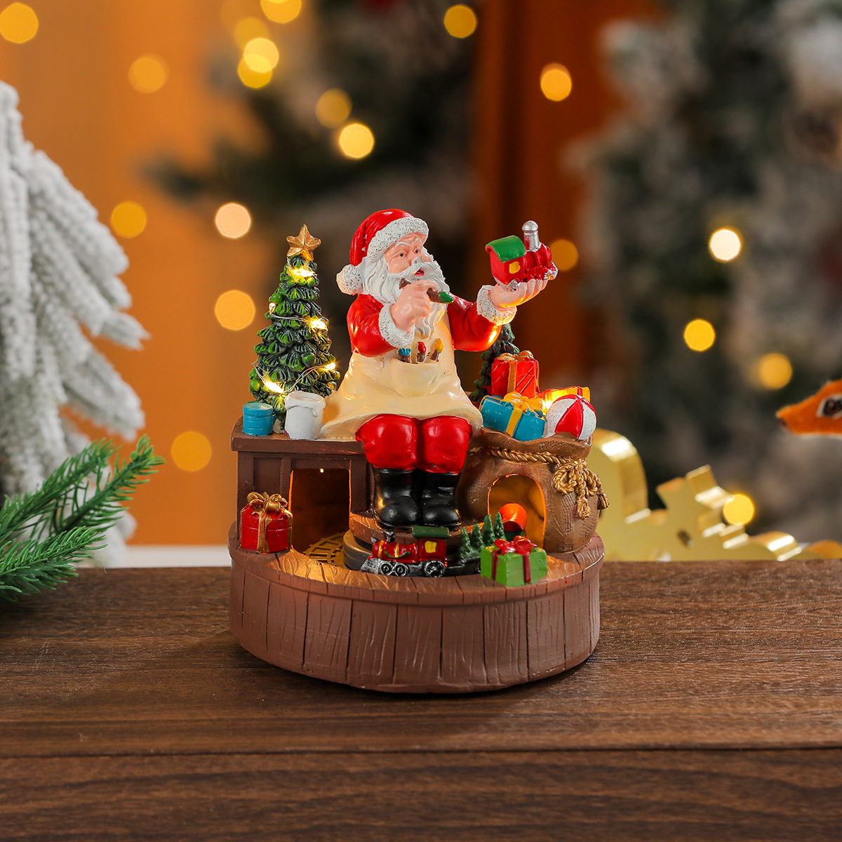 Una variedad de adornos de caja de música luminosa de resina giratoria de Navidad, adornos de tren giratorio, regalos de Navidad