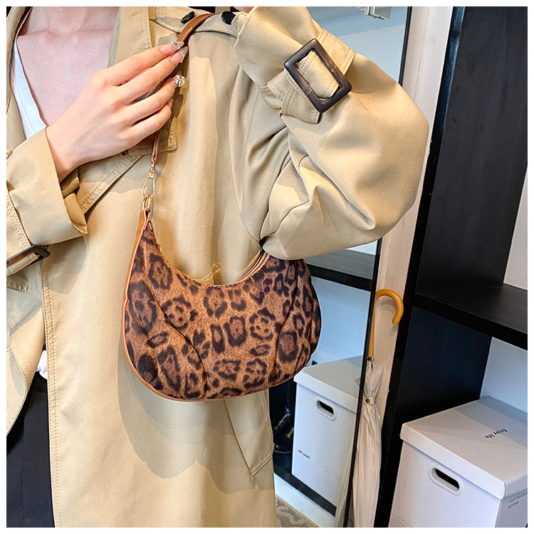 Leopard print cross-border niche bags for women, versatile and fashionable new retro underarm bag, stylish and individual commuting single-shoulder bag undefined