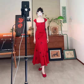 好质量有内里鱼尾茶歇法式红色方领背心吊带连衣裙女度假裙子2025