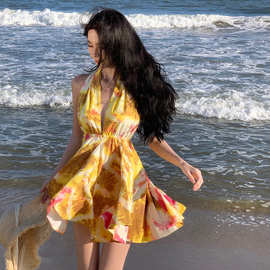 性感深V露背黄色碎花吊带裙夏季海边度假连衣裙旅游穿搭沙滩短裙