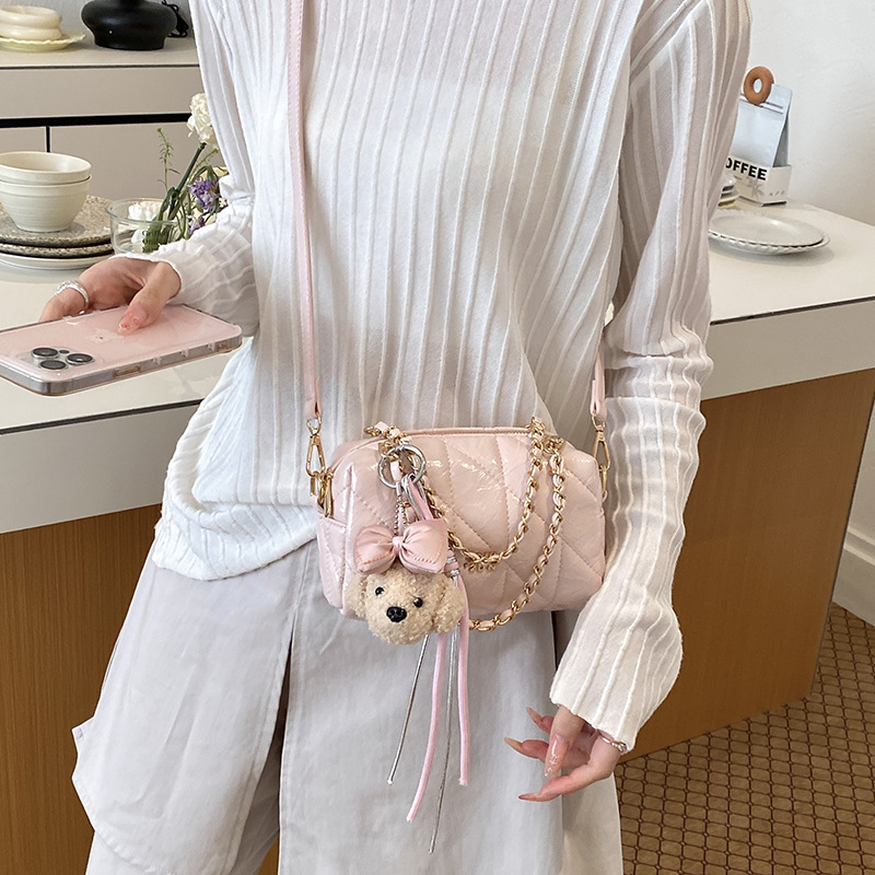 Bolsa de estilo de viaje de cadena de diamante para mujeres 2026 nueva sensación diaria de estilo extranjero bolso de hombro otro medio