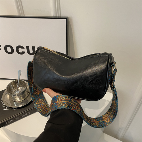 Soft leather texture large capacity casual bag 2024 spring new versatile Ins shoulder crossbody bag casual bag Korean version