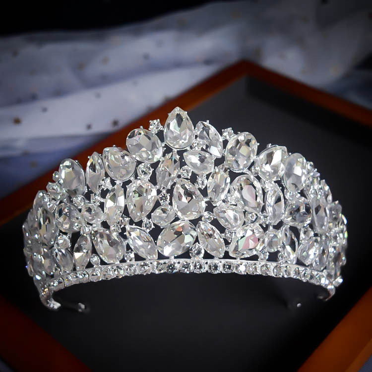 Einfache Mode Hochzeit Krone Haarschmuck Eingelegte Diamant Kopf Zubehör display picture 2