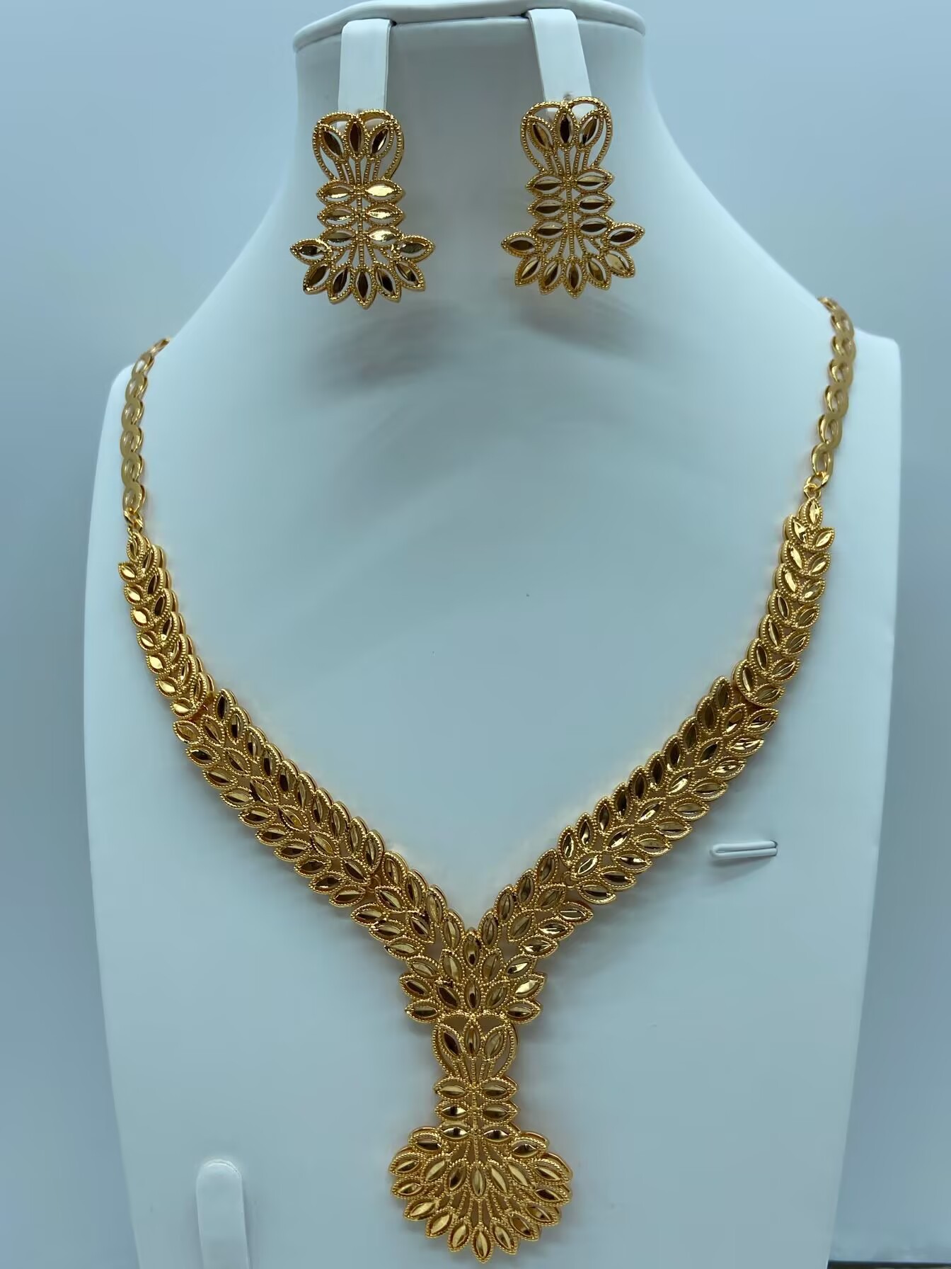 Transfronterizos de moda retro de Oriente Medio conjunto de joyería collar pendientes de boda banquete de bronce de lujo joyería dorada mujer