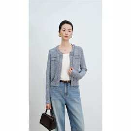 伊芙丽 气质通勤蓝色粗纺针织开衫女秋季新款圆领短外套休闲百搭
