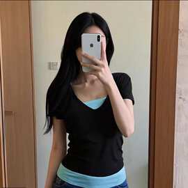 纯欲辣妹撞色v领短袖t恤女春季内搭打底衫修身显瘦独特绝美小上衣