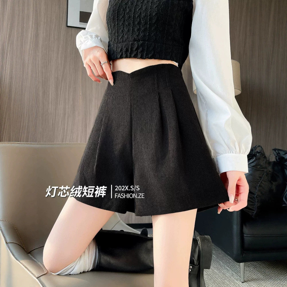 黑色阔腿短裤女秋冬2026新款a字高腰遮胯显瘦灯芯绒直筒休闲短裤