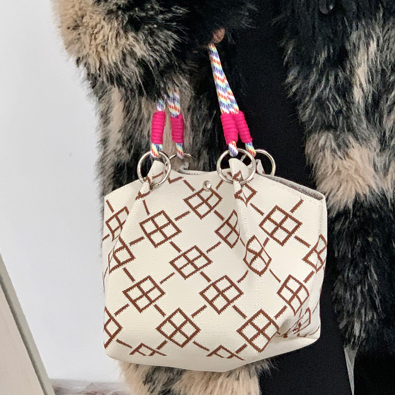 Bolsas de punto nuevas bolsas de hebilla de anillo trenzadas bolsas de mano de hebilla magnética tridimensional bolsas de mano bolsas de mano bolsas de hombro fábrica al por mayor