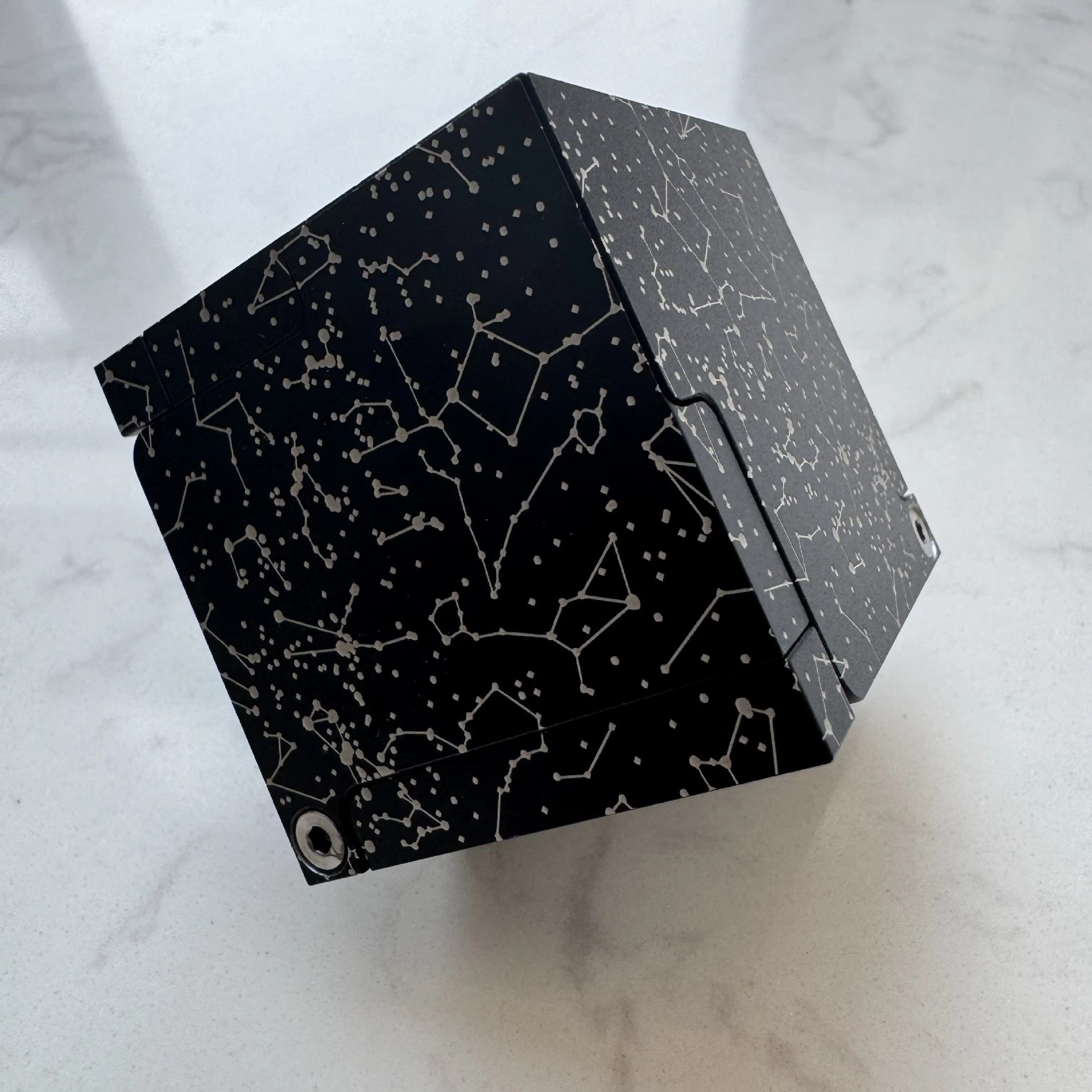 별이 빛나는 하늘 검정; 4.4*4.4*4.4cm