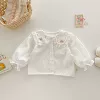 Белая рубашка с широким воротником