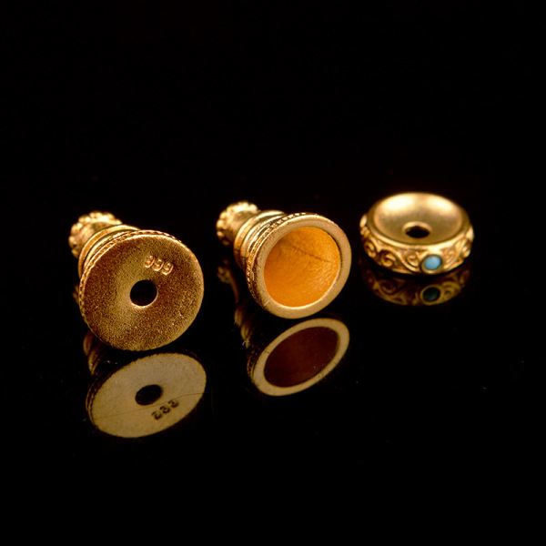Accessory walnut