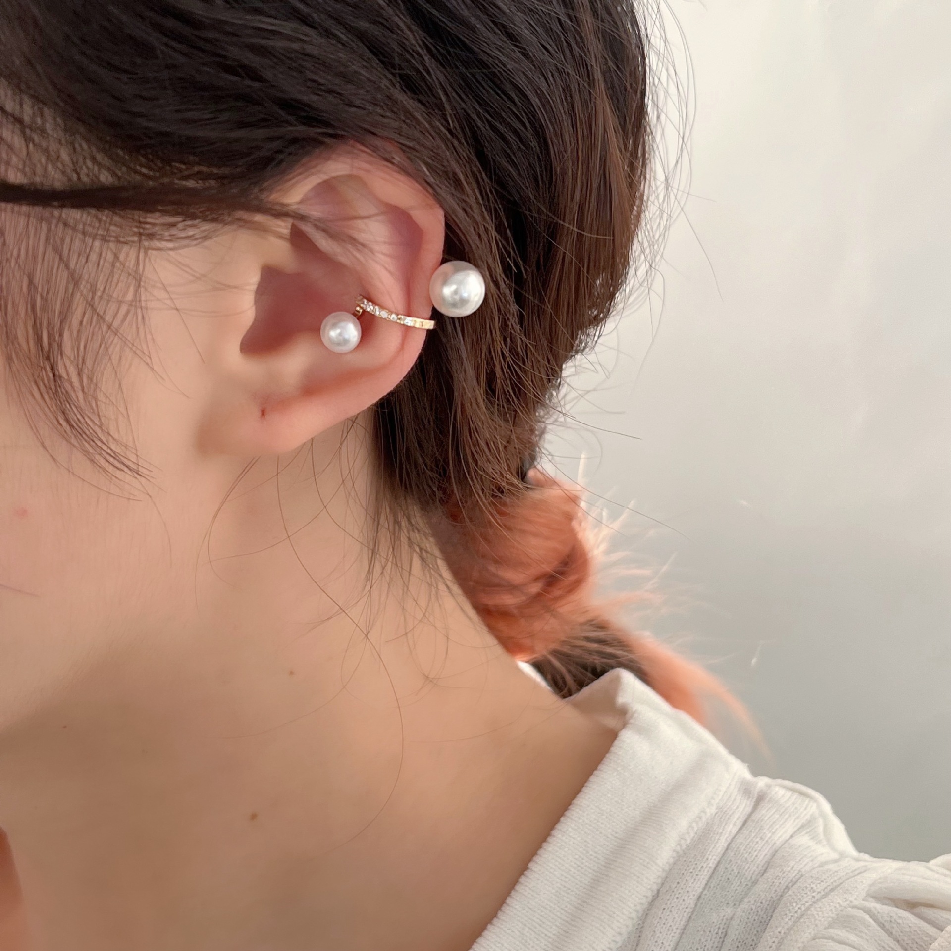 Pendientes de botón con perlas y circonitas elegantes mujer_voghion.com