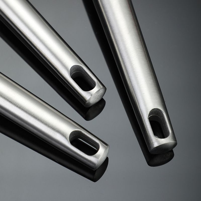 Colador de alambre de acero inoxidable Colador de olla caliente de cocina Colador de albóndigas Fideos Cuchara de mango largo Escurrir en casa Colador de pimienta