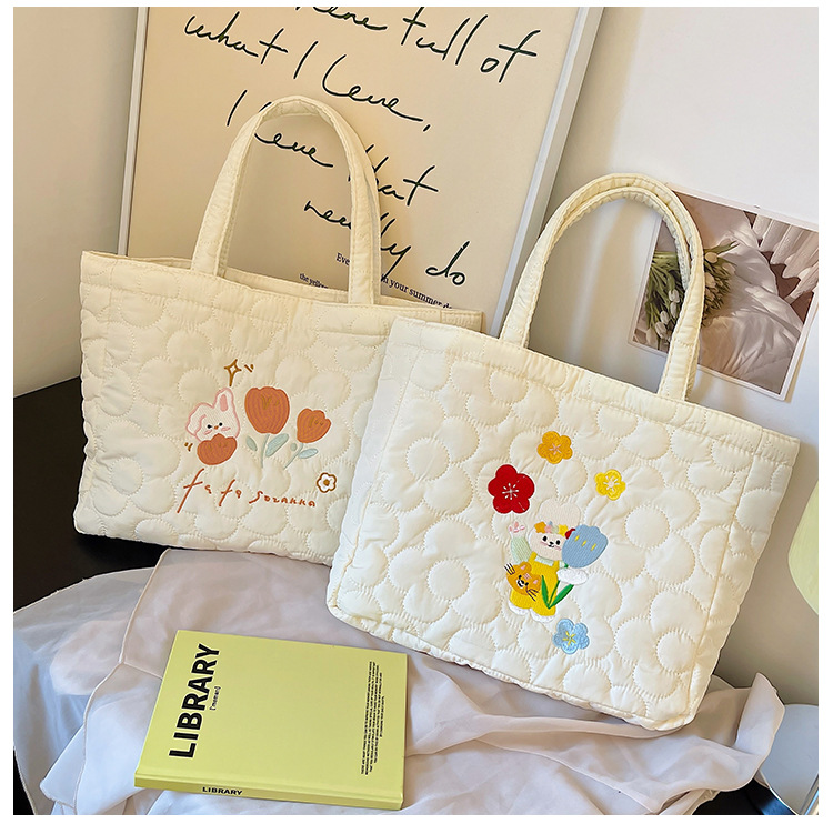 2023 Borsa da donna nuova Borsa a mano con coniglio tulipano ricamato Borsa da ascella per pendolari per ragazza carina cartone animato di grande capacità_voghion.com