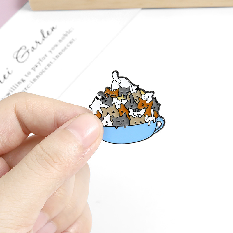 7g Weight Brooches Classification Casual, Daily Occasion Alloy Material Cat Pattern All Seasons Season Unisex Gender Plating Design Cute Style Cute Pin Cat Alloy Plating Unisex Brooches 3
