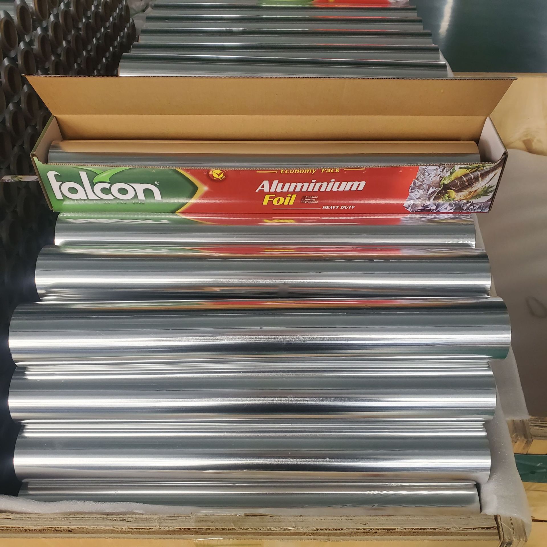 Pie de papel de aluminio de aluminio 8011 Grado de alimentos 0.015mm * 300mm * 61.93m 8011 - estado O / 200sq