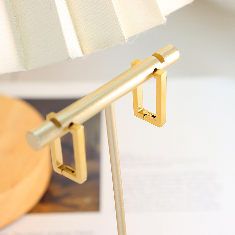 Dongdaemun estilo coreano elegante geométrico marco rectangular pendientes de acero de titanio chapado en oro pendientes versátiles personalizados pendientes simples