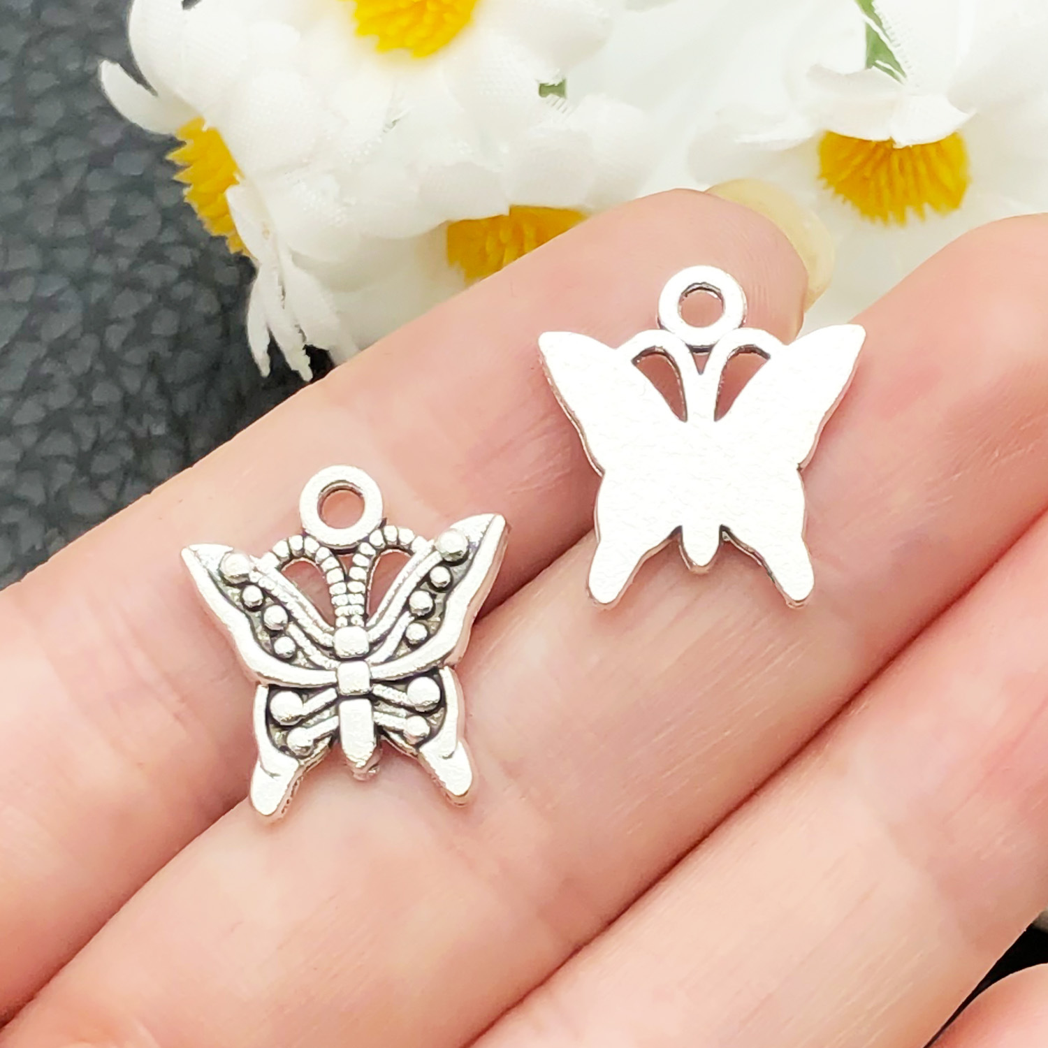 22321-M-古银锌合金昆虫蝴蝶17x15mm-1.05g