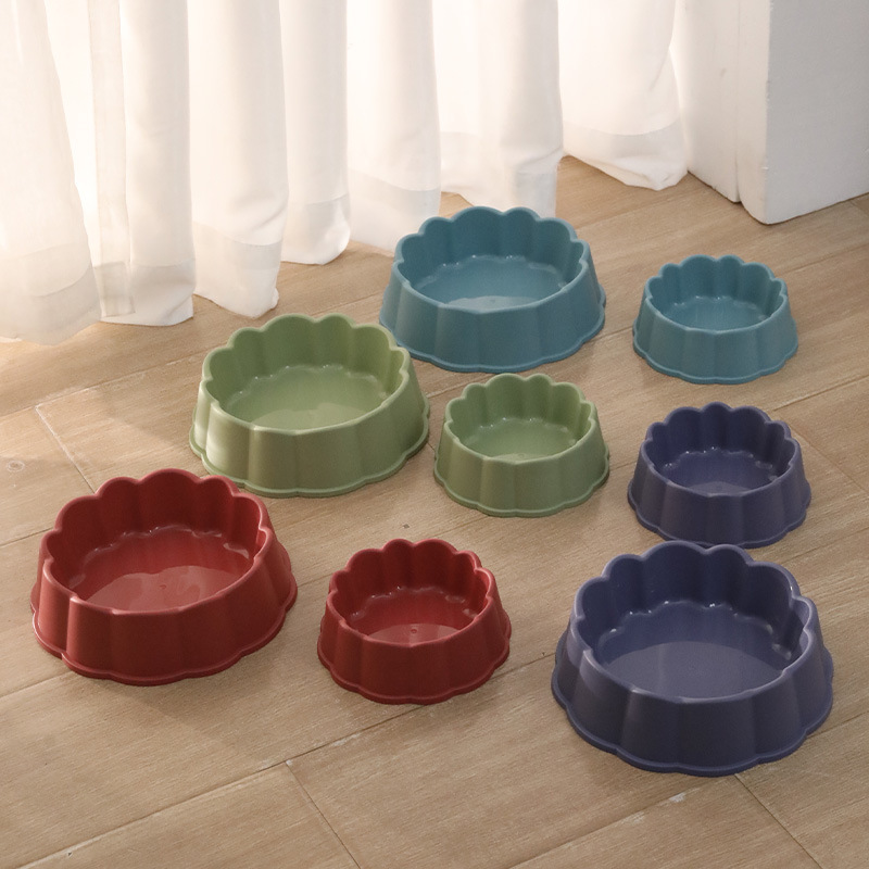 En stock al por mayor de cuero Taobao de encaje esmerilado para mascotas solo Tazón pétalo forma Pet Bowl Dog Bowl Alimentador de comida