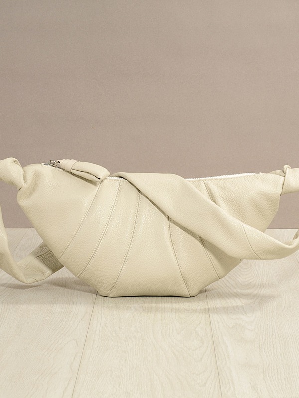 シープスキン新しくアップグレードされたレザークロワッサンバッグ第一層本革ショルダーバッグクロスボディバッグ