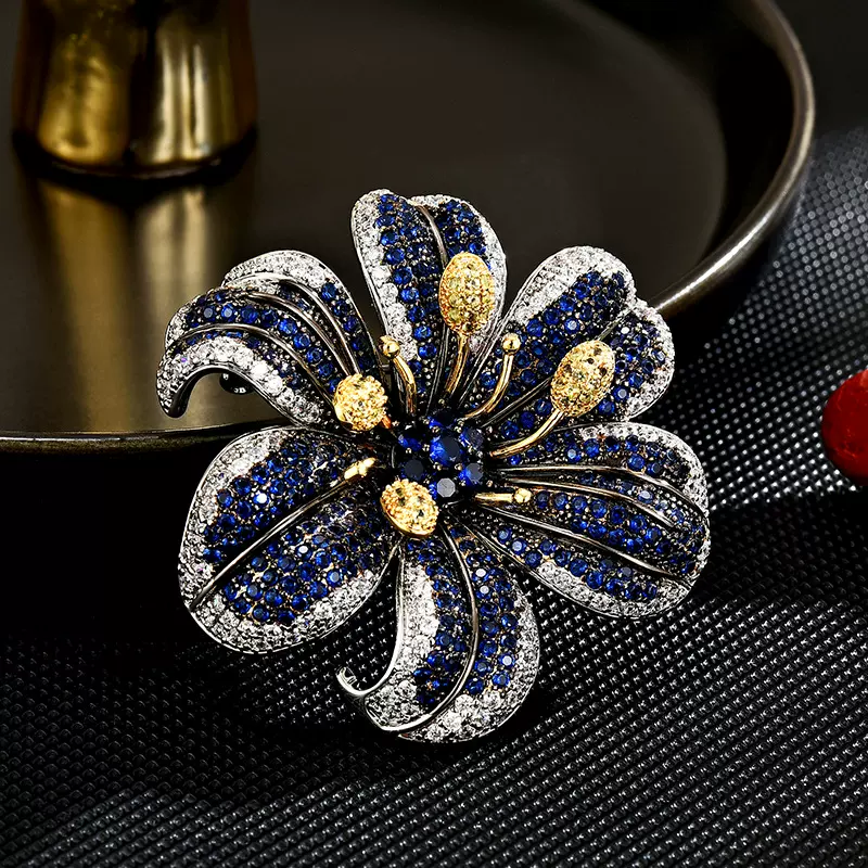 新品欧式重工微镶锆石奢华立体花卉胸针蓝百合胸花百搭外套配饰品