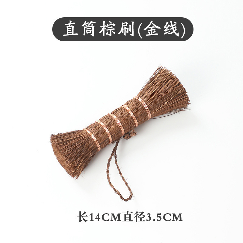 茶色の毛の茶器の文章はブラシでお茶の茶器の茶器の茶器を掃除して水を掃除します。|undefined