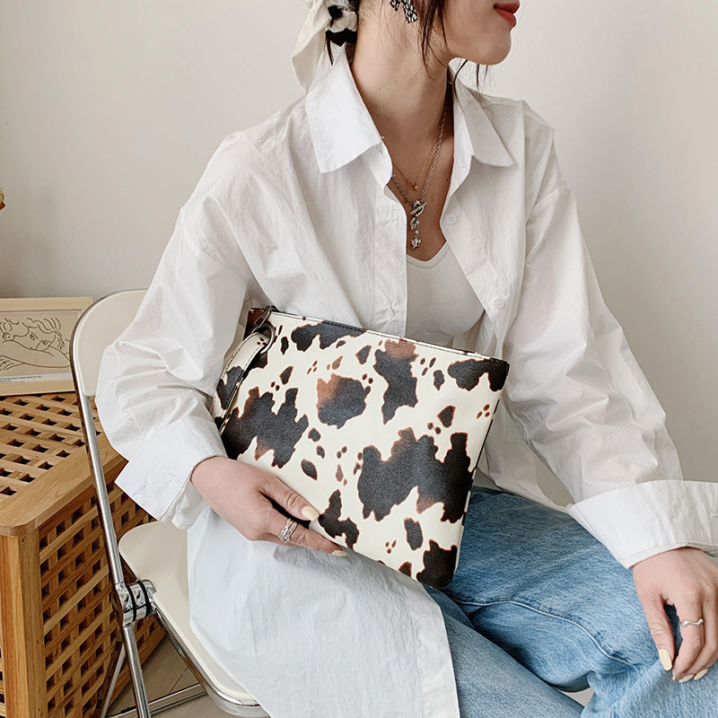 159g Weight Zipper Closure Type / Strap Type Clutch Bag Bags Type Casual, Daily Occasion Pu Leather Material Cows, Zebra, Leopard Pattern All Seasons Season Women's Gender Vintage Style, Classic Style Style Square Shape Small Size Women's Small Pu Leather Cows Zebra Leopard Vintage Style Classic Style Square Zipper Clutch Bag 15