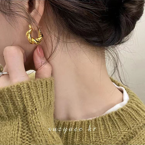 French Retro Light Luxury Copper Plated Genuine Ox Horn Braid Earrings Fashionable and Versatile High-Quality Women's Jewelry