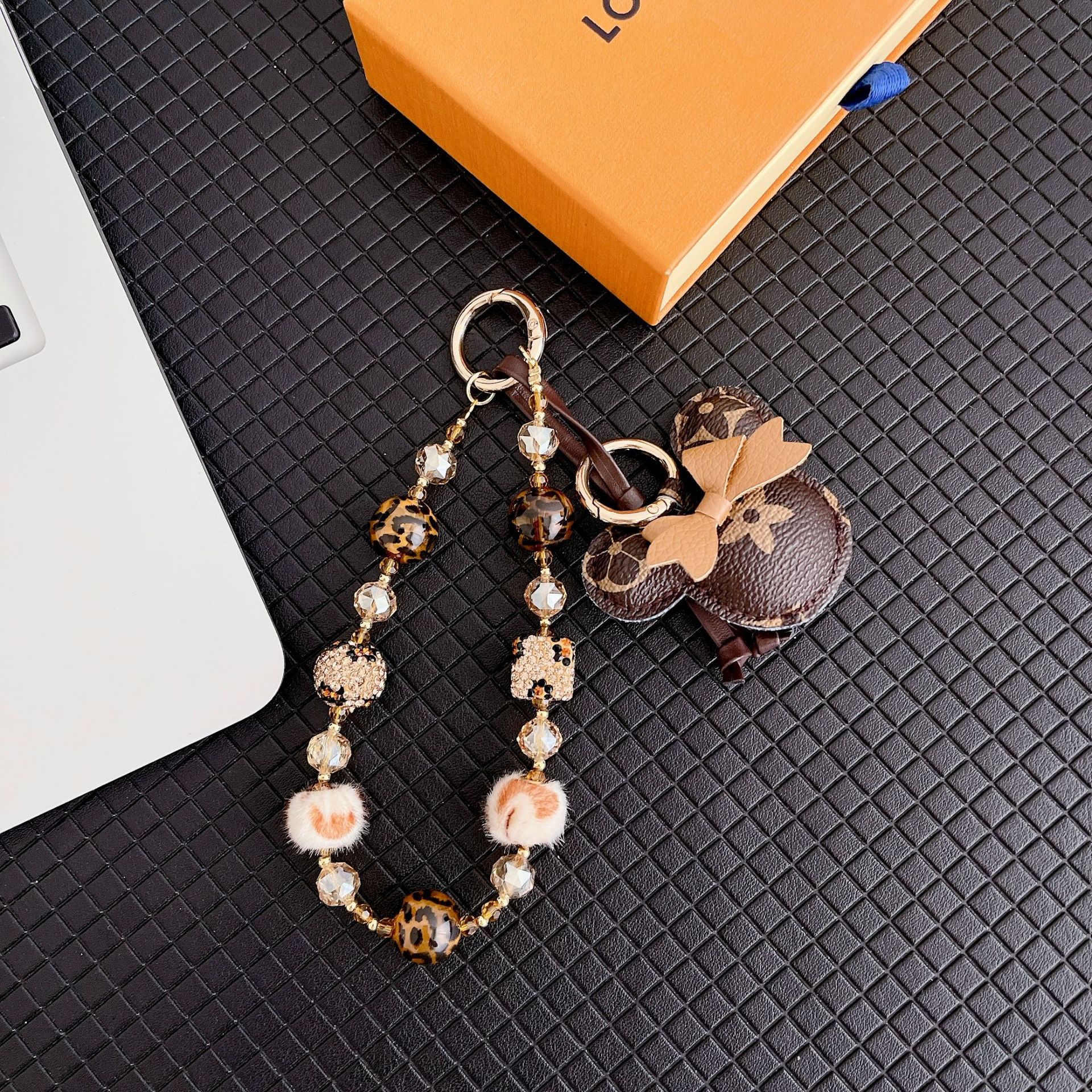 Buca mano de alta calidad de la serie de pulseras de leopardo Mickey pulseras de moda móvil mochila corta muñeca