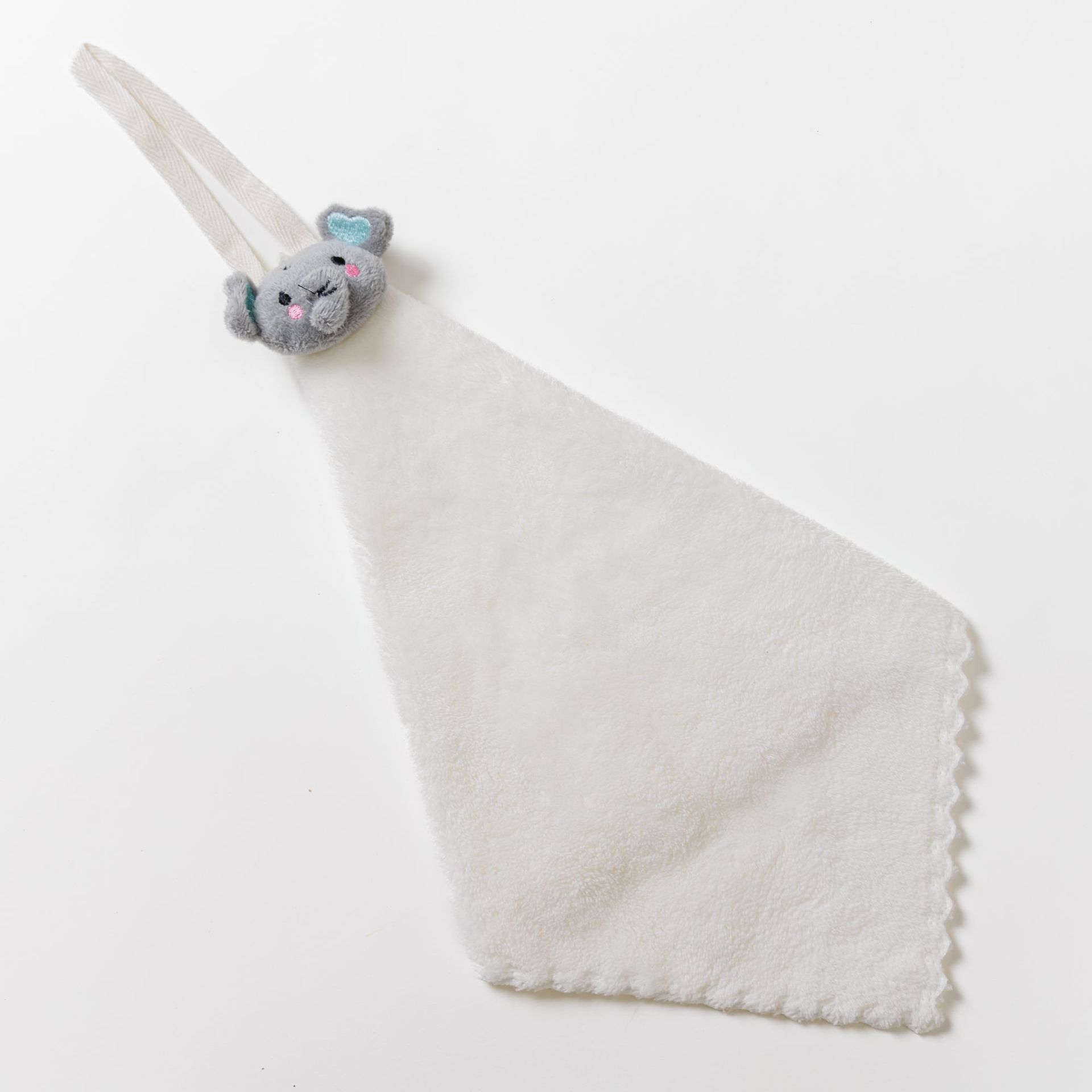 코끼리 (흰색 사각 스카프) (실사, 고화질)