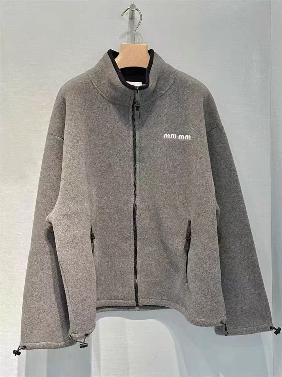 Qadın boz flis jaket, tikmə loqolu, boş kəsim