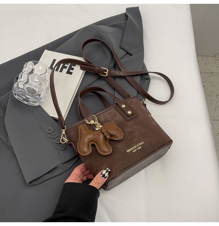 2024 New Popular Small Bag This Year Women's Fashion Versatile One Shoulder Crossbody Bag Retro Small Handheld Bucket Bag_voghion.com