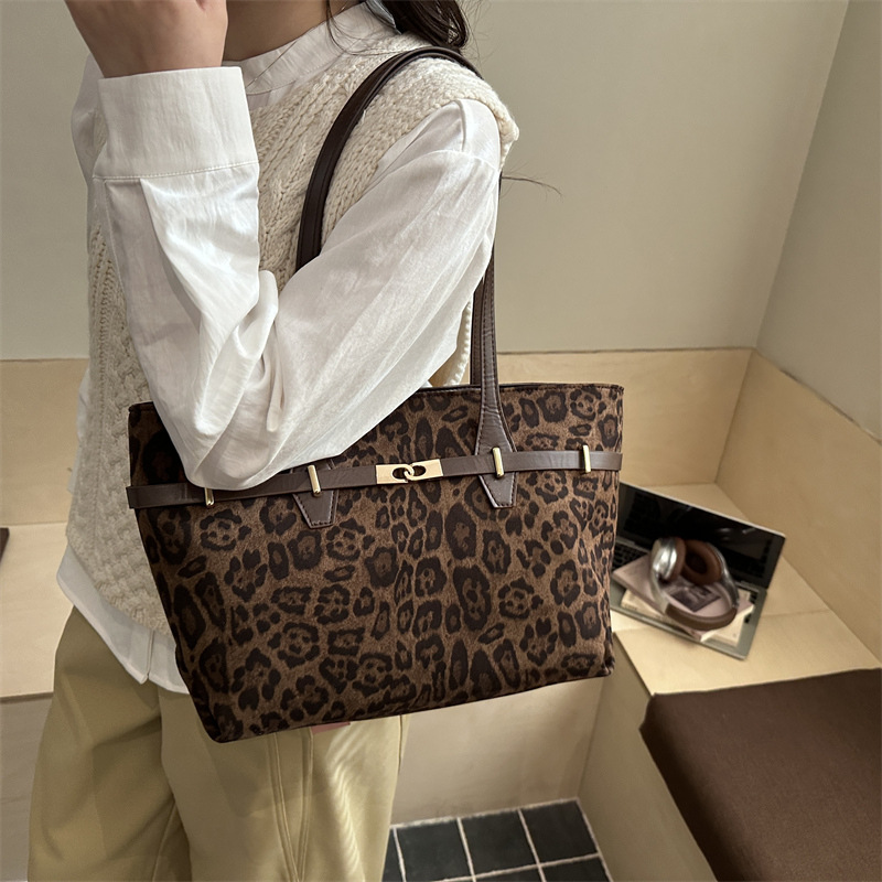 Trend Retro Büyük Kapasiteli Tote Çanta Kadın Trend Leopar Desenli Şık Kişisel Rahat Çok Amaçlı Niş Tek Omuz Çantası