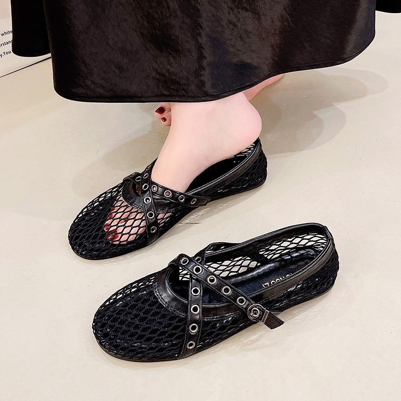 2026 primavera y verano nueva red redonda transpirable fondo plano antideslizante versátil ligero una hebilla de moda zapatos individuales