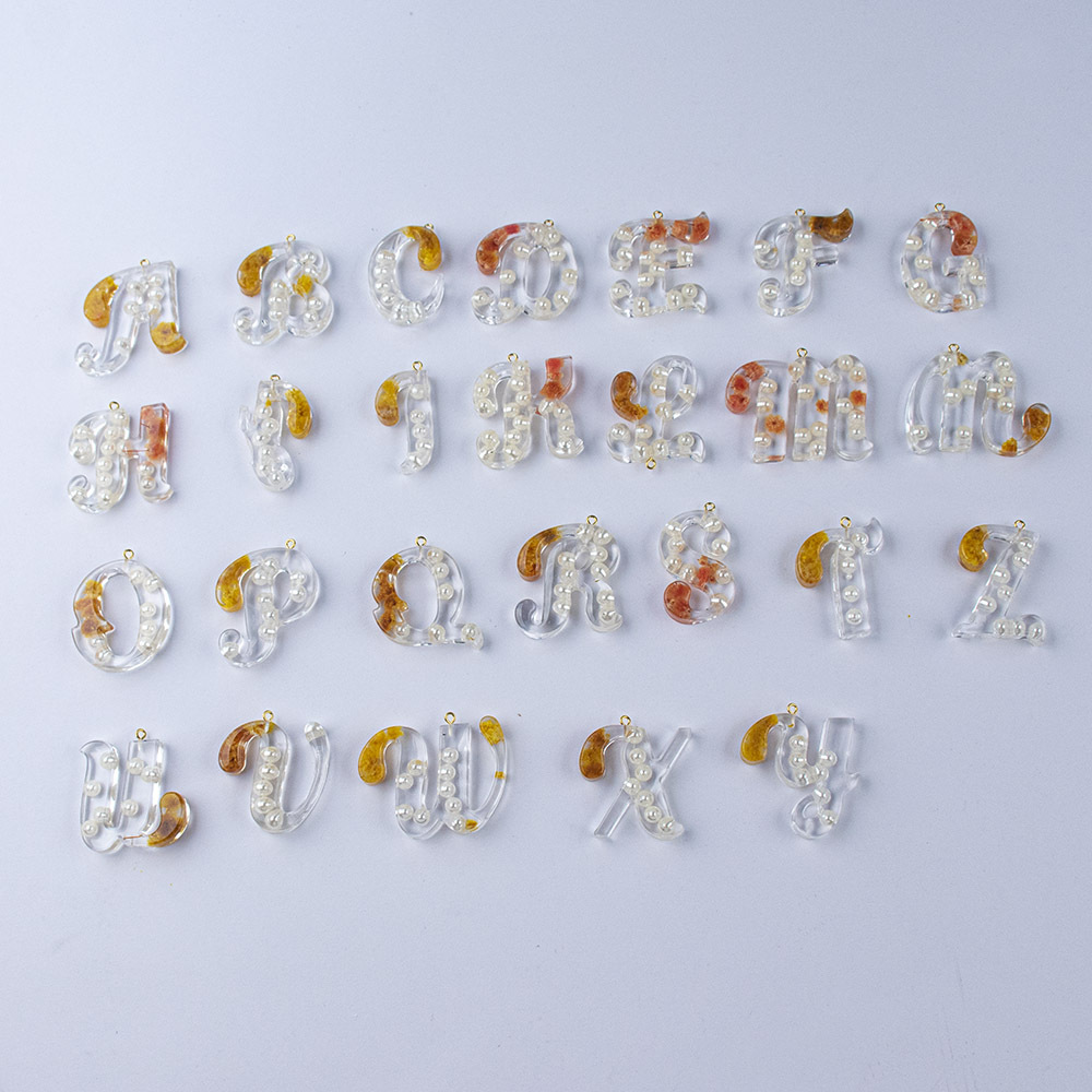 新款滴胶英文字母挂件渐变珍珠设计钥匙扣高级感包包配饰diy配件