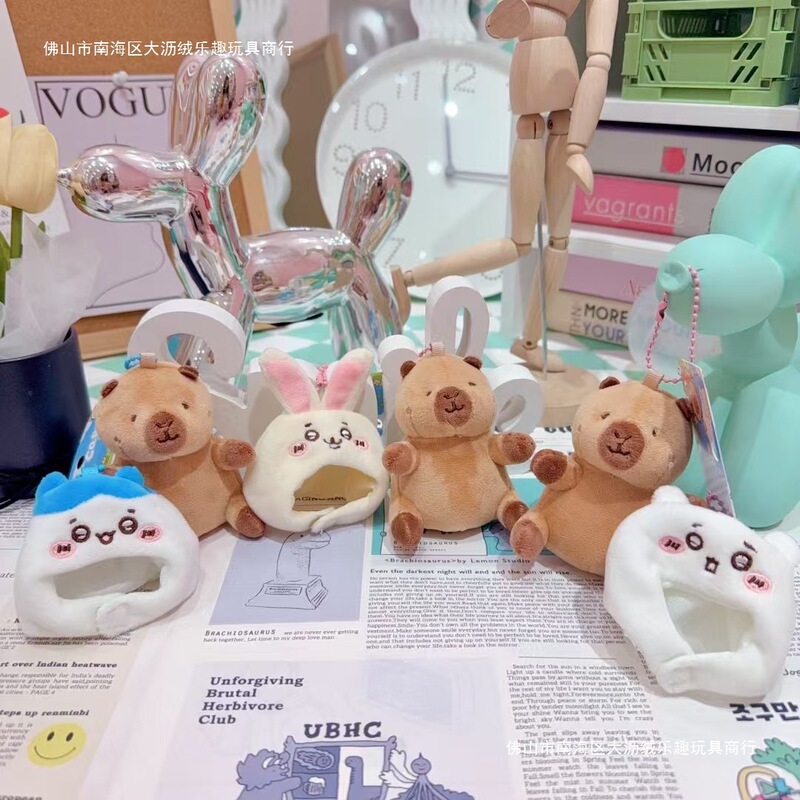 漫画自虐的なクマの帽子モルモットぬいぐるみ人形カピバラ人形小さなペンダント漫画クリエイティブヘッドギアモルモット|undefined