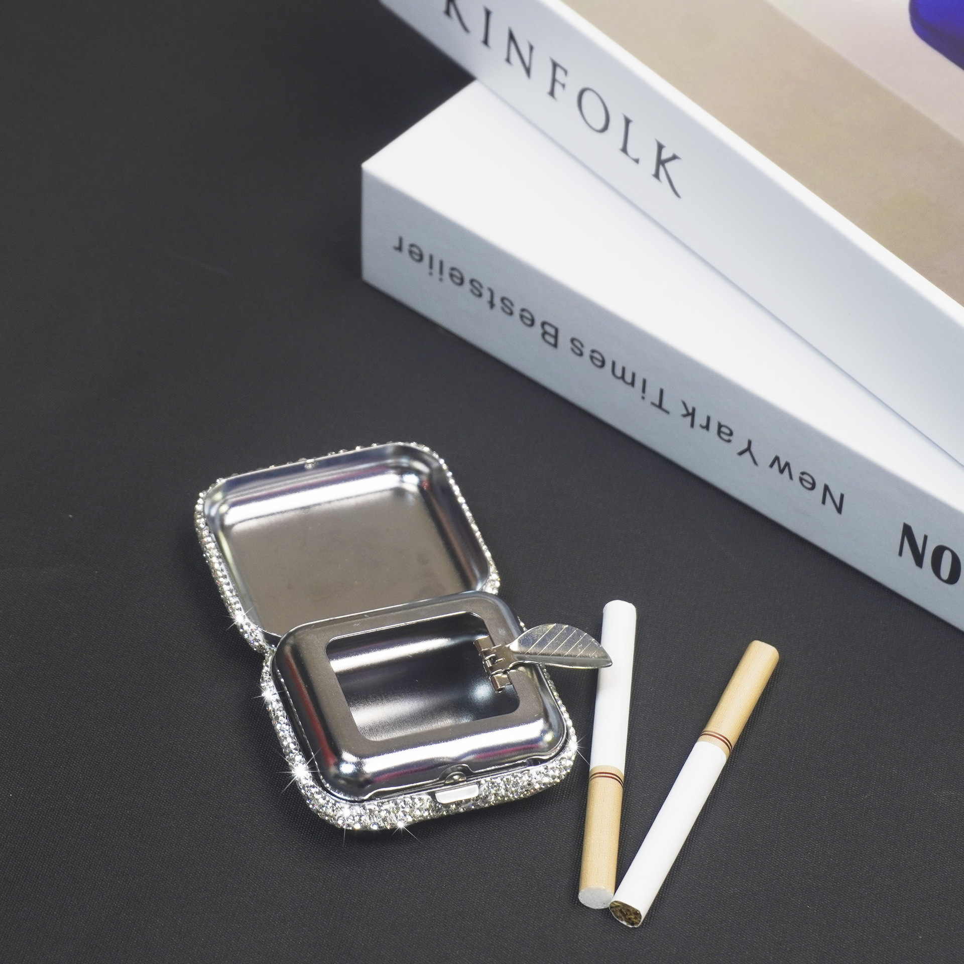 Cross-Border Hot-Selling Rhinestone-Encrusted Ashtray, Exquisite Full-Diamond Anti-Fly Ash Stainless Steel Creative Diamond-Encrusted Car Ashtray with Lid