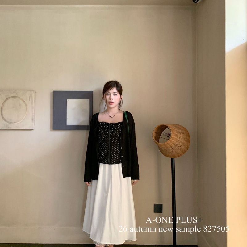Plus-size women's clothing for slightly plump girls: casual and gentle style polka dot camisole + cardigan, Korean-style knitted cardigan Plus-size women's clothing for slightly plump girls: casual and gentle style polka dot camisole + cardigan, Korean-style knitted cardigan