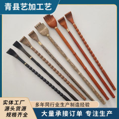 鶏の羽の木がむずむずして背中をつかんでかゆみをかく神器はかゆみをつかむ多機能の実木の背中の熊手の老人の楽しみを求めません。