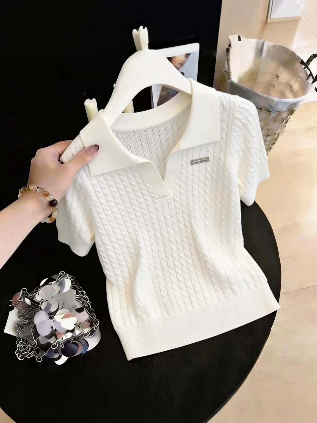 Áo thun nữ cổ polo tay ngắn dáng rộng chất liệu mát lạnh — trắng
