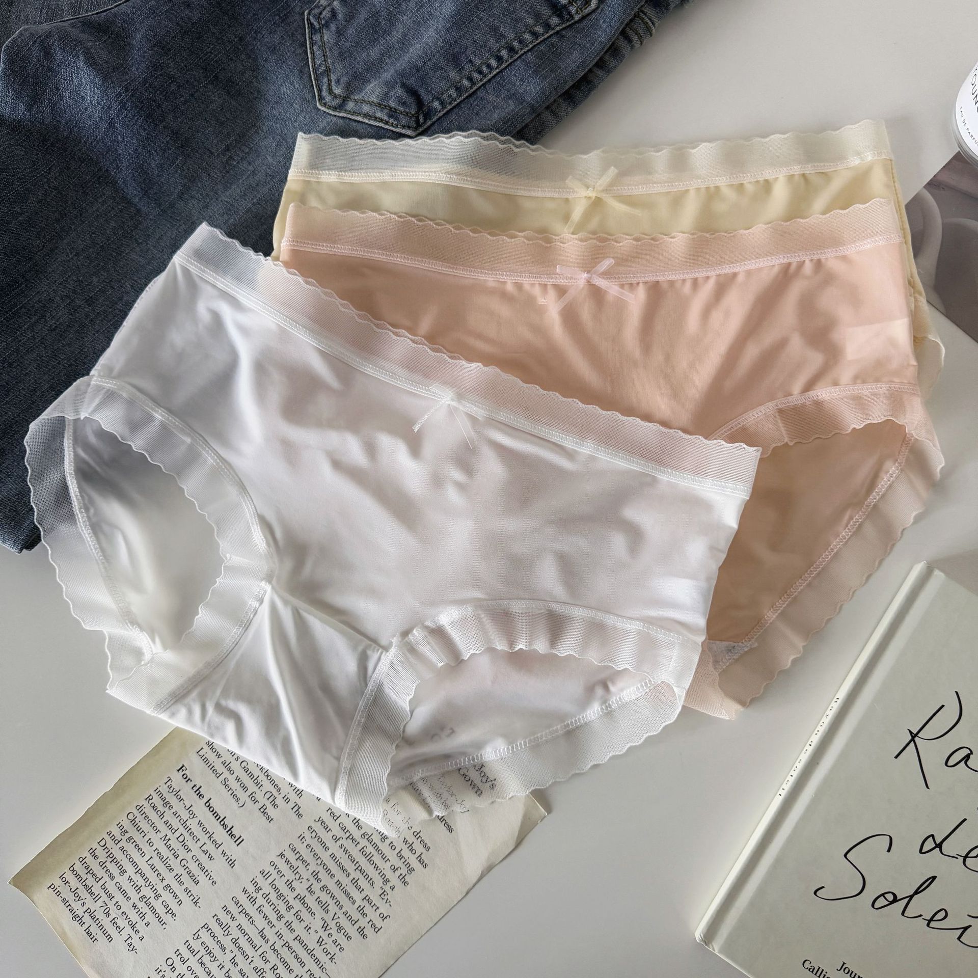 Summer Seamless Ice Silk Underwear Women's Pure Cotton Crotch Breathable Pure Lust Sexy Thin Mid-Waist Girl's Briefs Wholesale