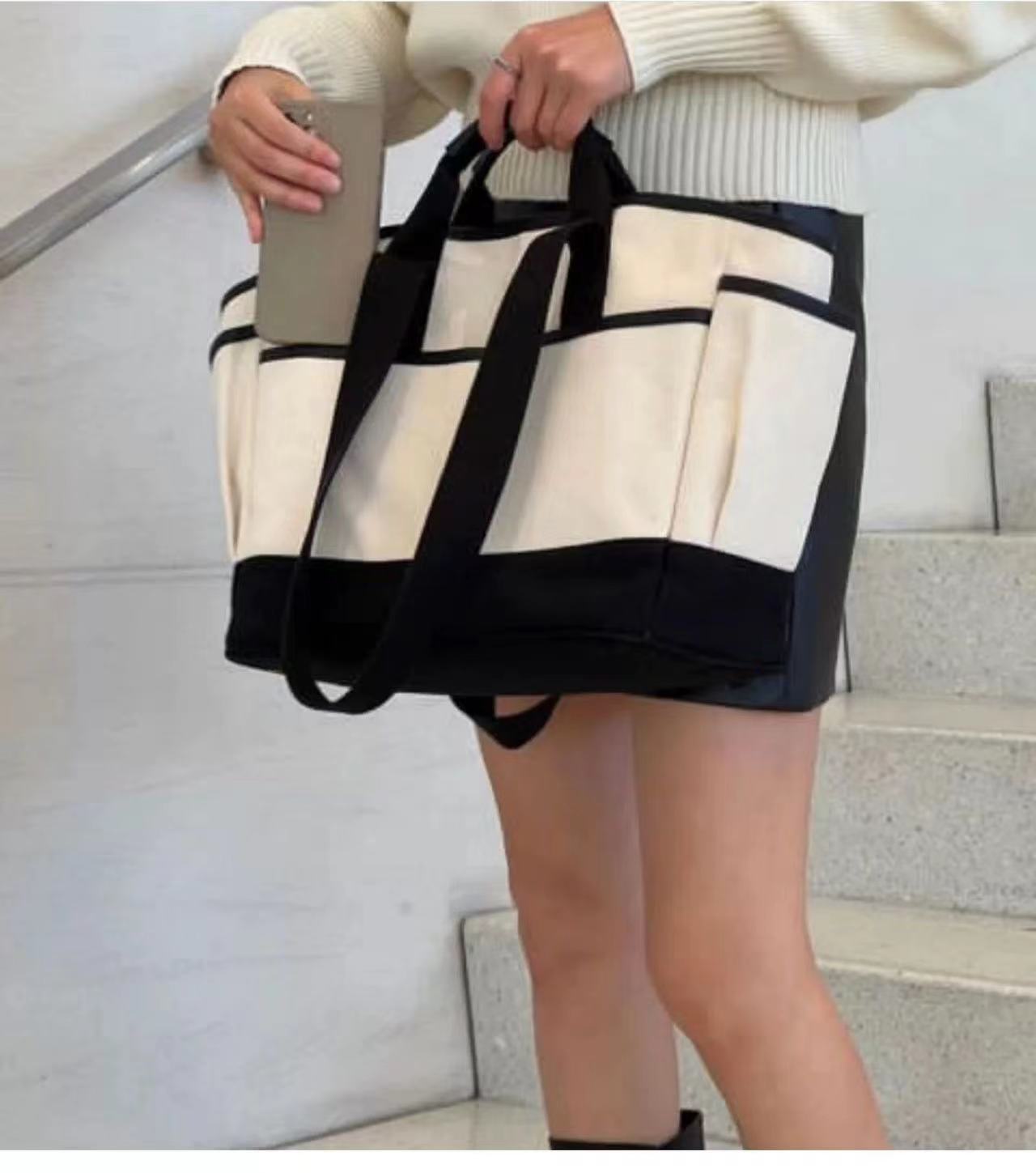 Women's Medium Canvas Color Block Classic Style Magnetic Buckle Tote Bag display picture 17