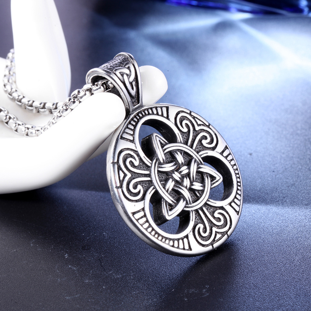 Collana con ciondolo a forma di nodo concentrico rotondo irlandese punk maschile alla moda con catena in acciaio inossidabile_voghion.com