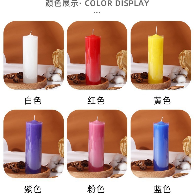 赤いろうそくの家庭用無煙の無味停電照明のろうそくの上で防風の応急の燭台の白いろうそくの上で粗く供えます。|undefined