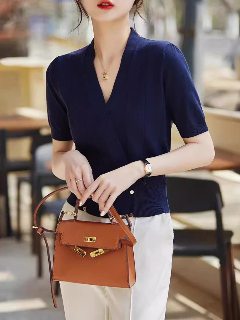 Áo thun nữ tay ngắn cổ chữ V kiểu quấn Pháp chất liệu tơ tằm dệt kim — màu xanh