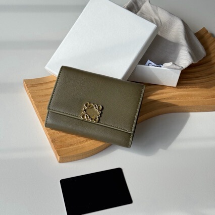 2025 New Model Genuine Leather Women's Wallet, Short Style 70% off Fashion Hollow-Out Floral Color-Blocking Wallet Wholesale