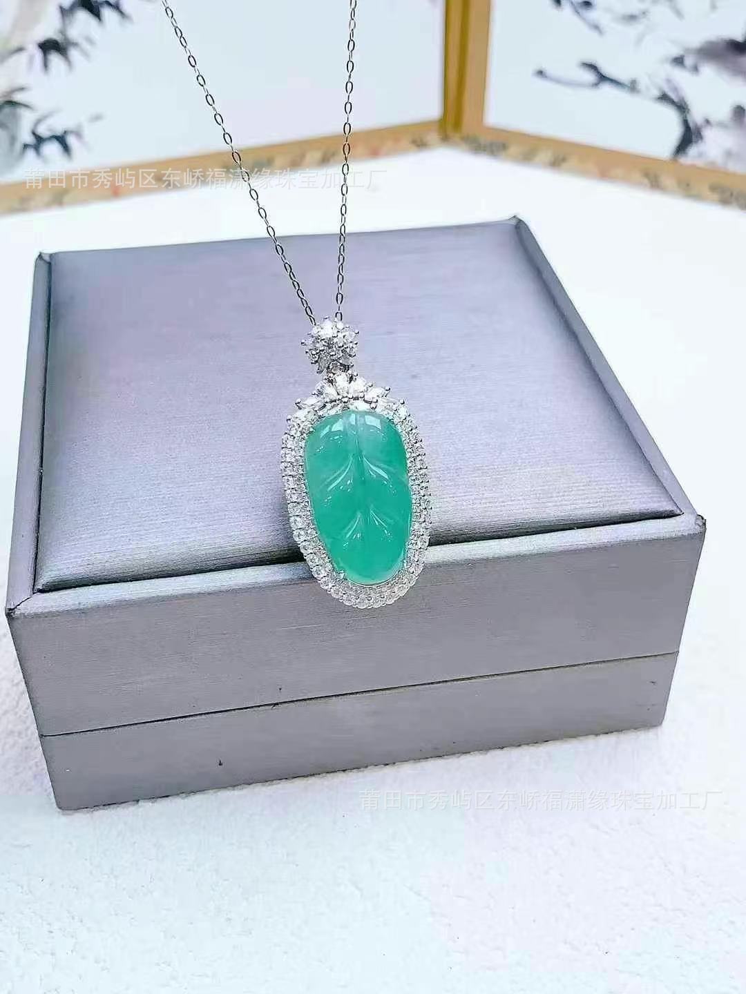 Золотые ветки и нефритовые листья (18*35)