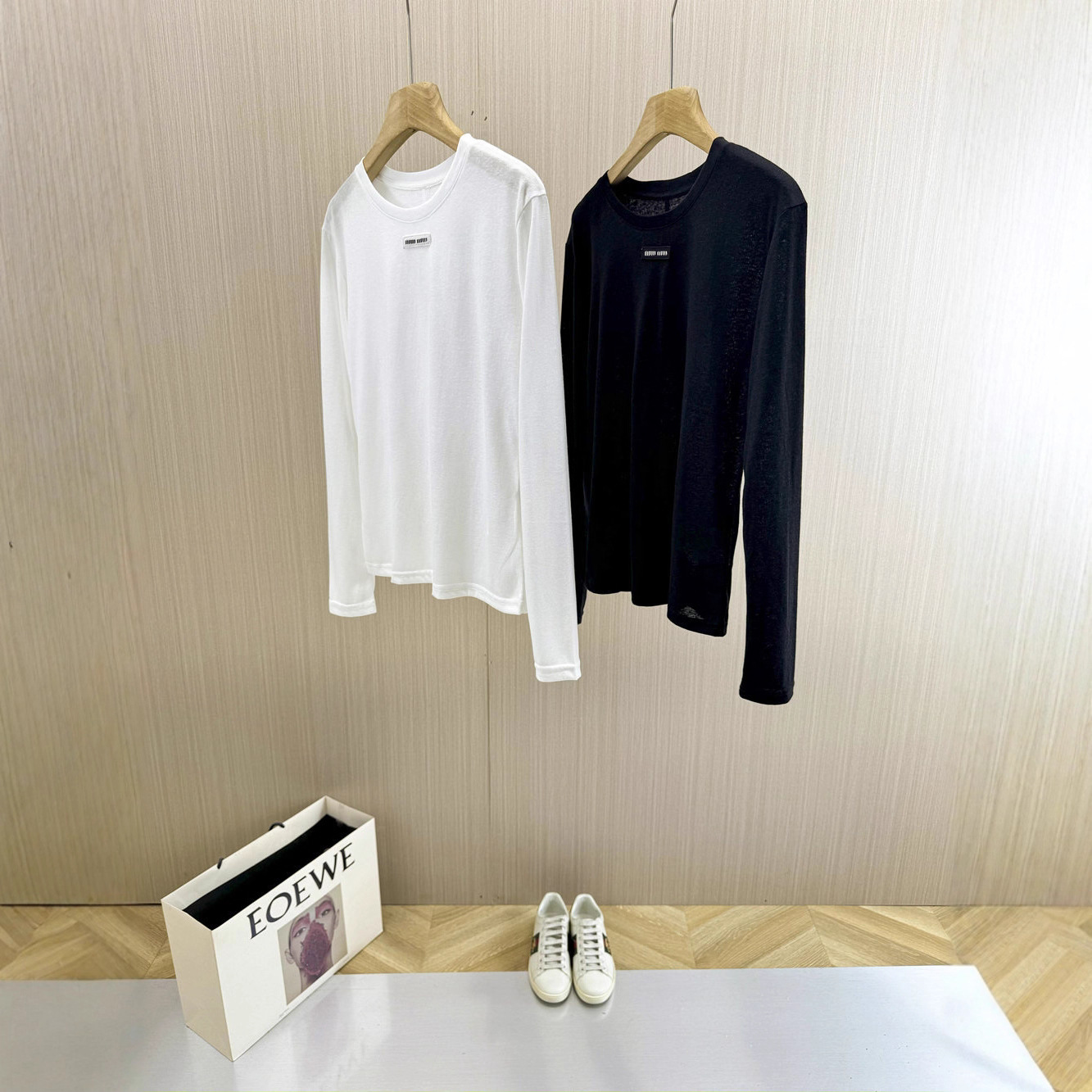 深圳南油实体女装批发字母贴布长袖T恤女25年新款薄款防晒打底衫