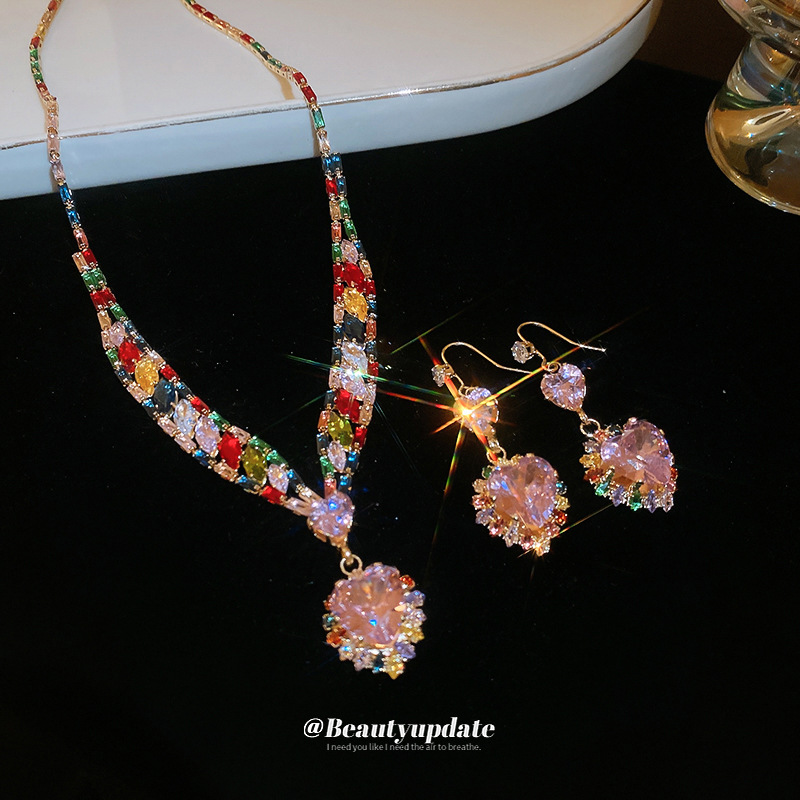 Juego de pendientes de collar con colgante de amor de circón Exquisito temperamento de moda súper brillante cadena de clavícula de lujo ligero collar de alta gama